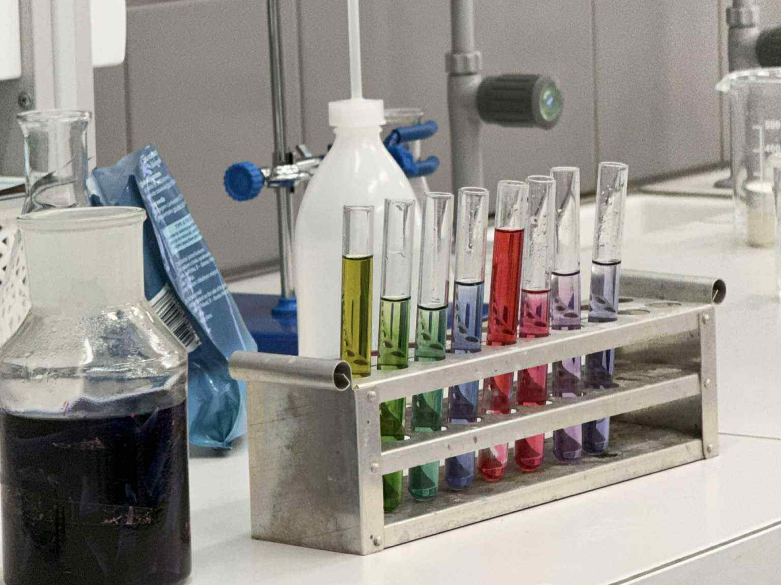 28 Festiwal Nauki - doświadczenia chemiczne