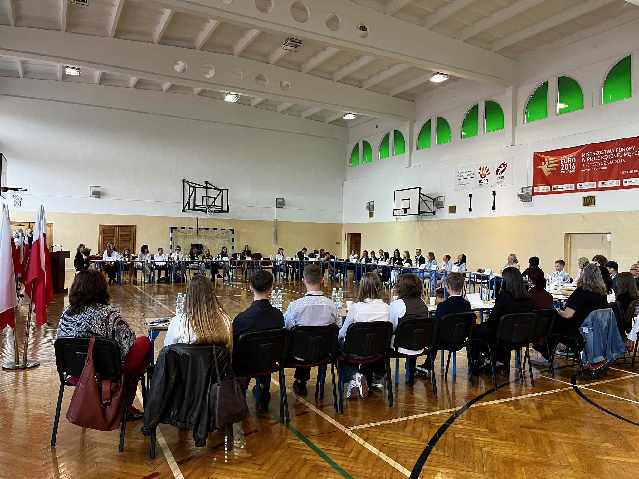 Delegacja V LO na debacie o demokracji