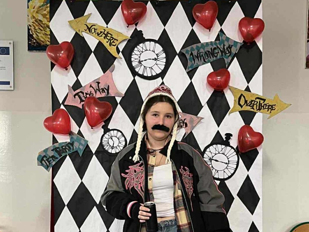 Uczniowie przebrani na Halloween