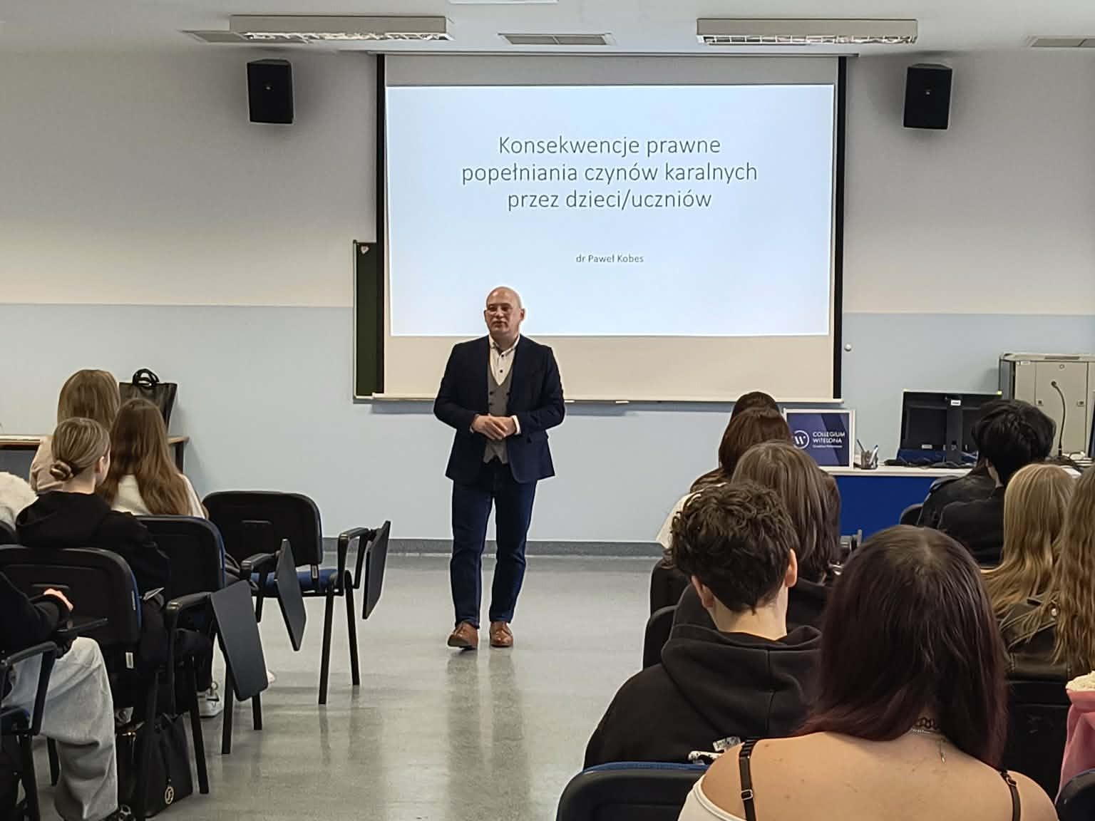 Paweł Kobes podczas wykładu
