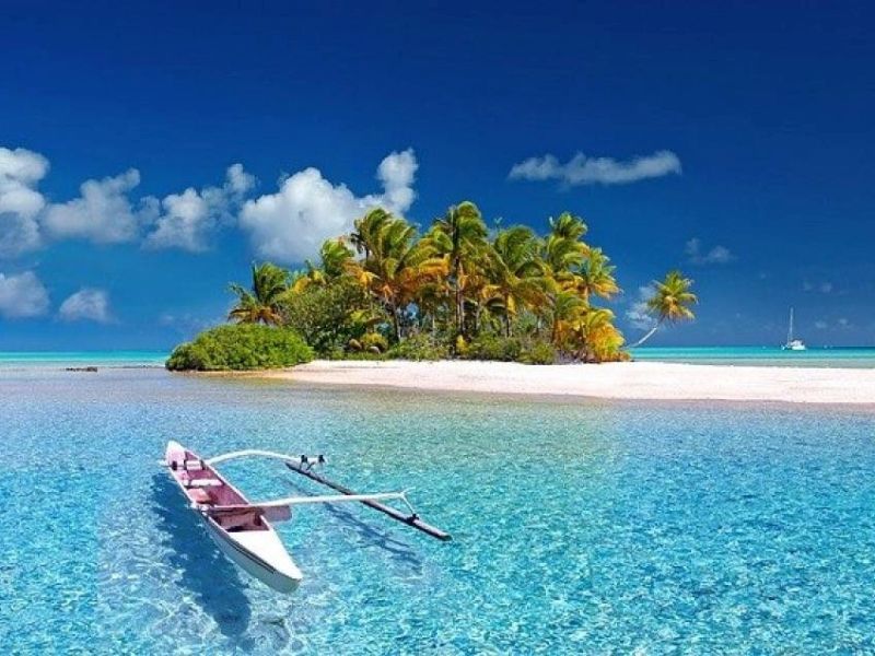 łódka na morzu, obrazek ze strony https://pixabay.com/pl/photos/polinezja-polinezja-francuska-tahiti-3021072/